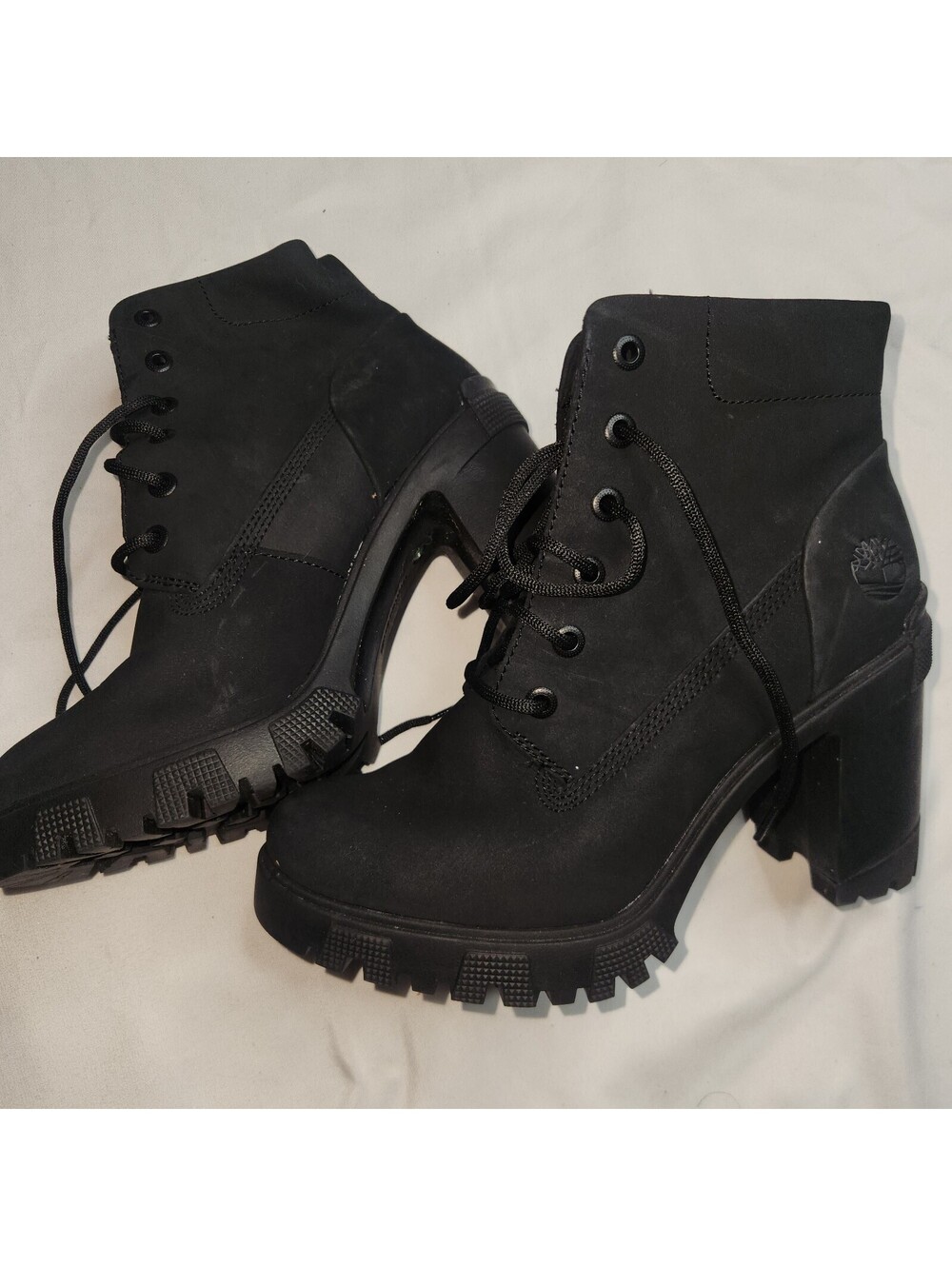 Timberland black lace up heeled ankle boots